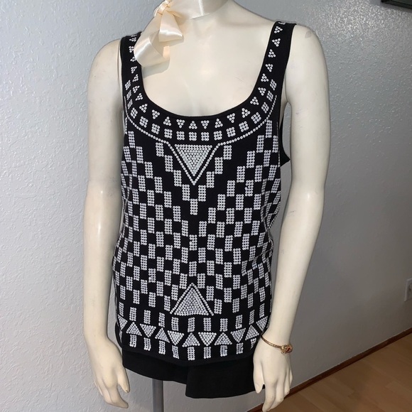 WOMEN’S ADRIENNE VITTADINI BLACK & WHITE GEOMETRICAL TANK TOP SIZE MEDIUM - Picture 3 of 7